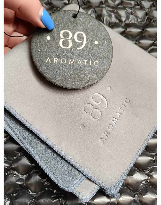 Aromatic 89 rinkinys - Mikropluošto šluostė ir kabinamas oro gaiviklis 