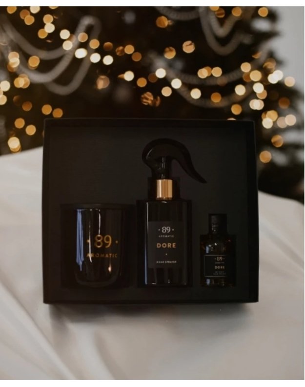 Rinkinys: Namų kvapas, purškiamas namų kvapas ir sojų vaško žvakė Aromatic 89 Žiemos kolekcija